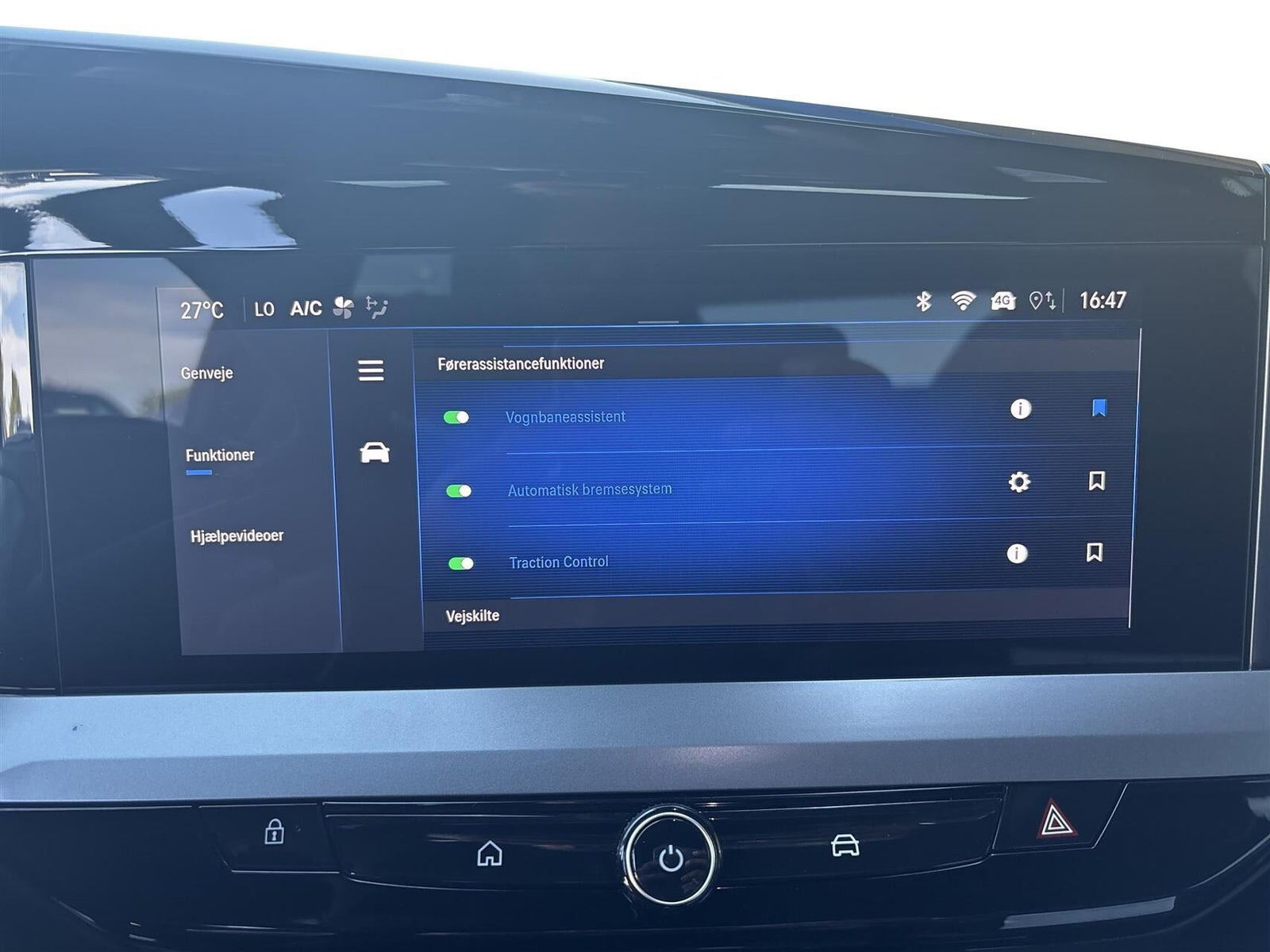 Blå Opel Mokka-e fra 2025