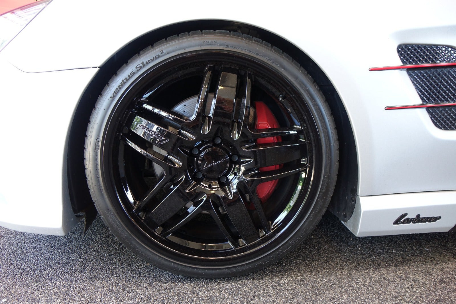 Sort Mercedes SL350 fra 2013 set udefra