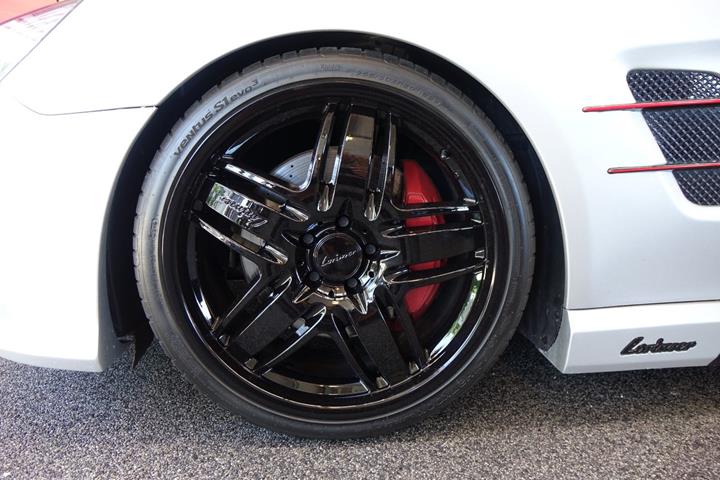 Sort Mercedes SL350 fra 2013 set udefra
