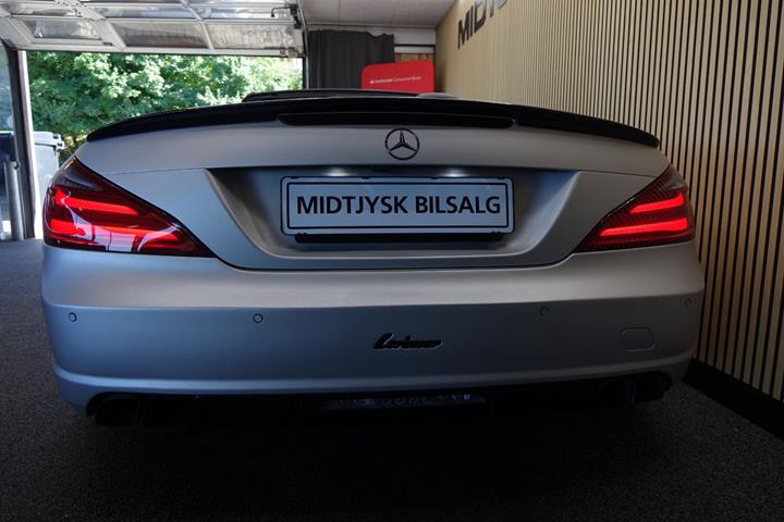 Sort Mercedes SL350 fra 2013 set udefra