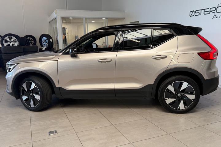 Orange Volvo XC40 fra 2024