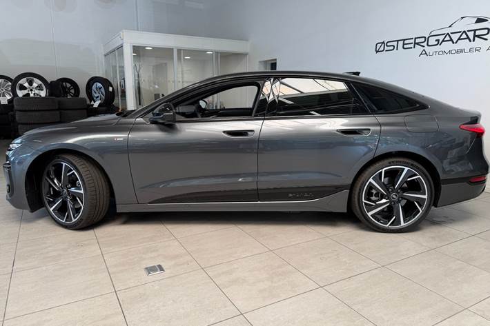 Grå Audi A6 e-tron fra 2025