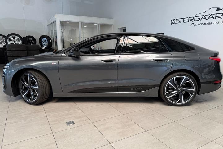 Grå Audi A6 e-tron fra 2025