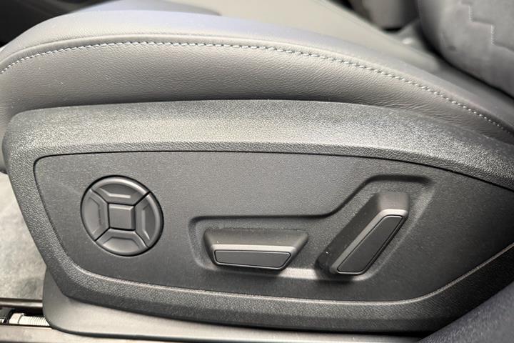 Grå Audi A6 e-tron fra 2025