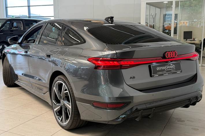 Grå Audi A6 e-tron fra 2025