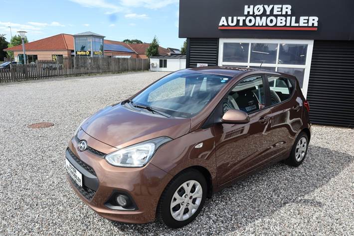 Brun Hyundai i10 fra 2015 set udefra