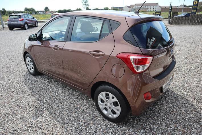 Brun Hyundai i10 fra 2015