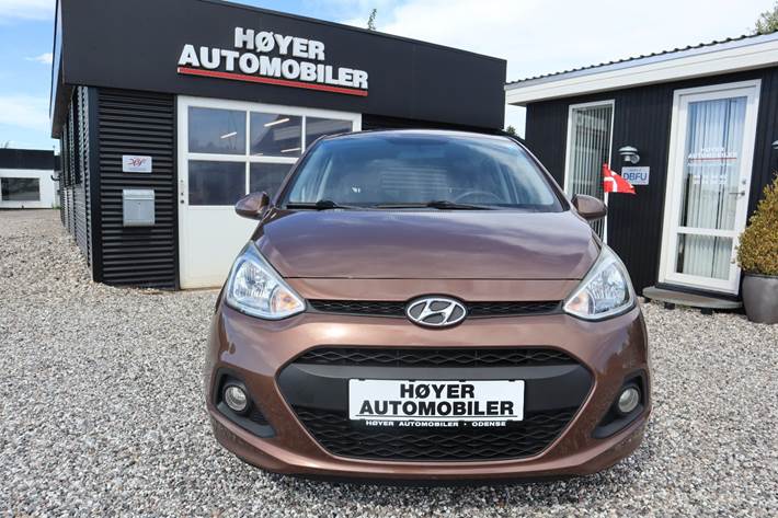 Brun Hyundai i10 fra 2015