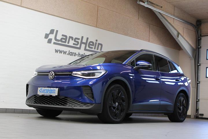 Blå VW ID.4 fra 2023 set udefra