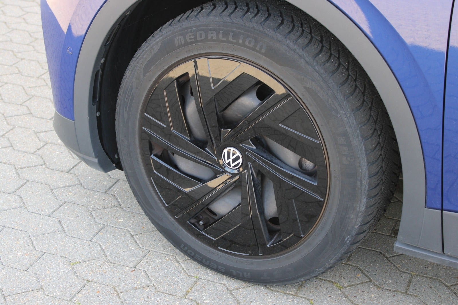 Blå VW ID.4 fra 2023