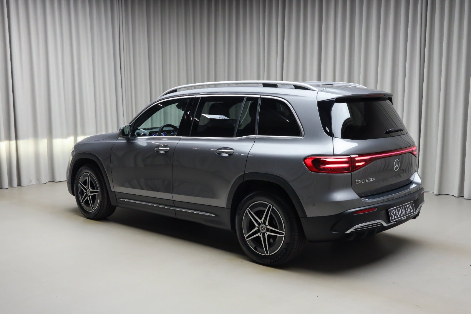 Grå Mercedes EQB250+ fra 2026