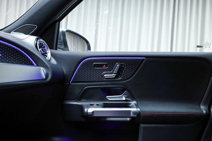 Grå Mercedes EQB250+ fra 2026