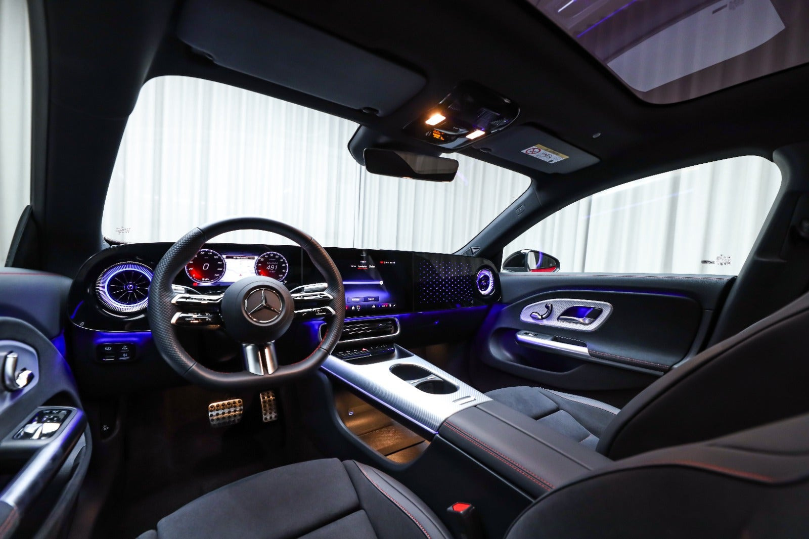 Rød Mercedes CLA250+ fra 2025