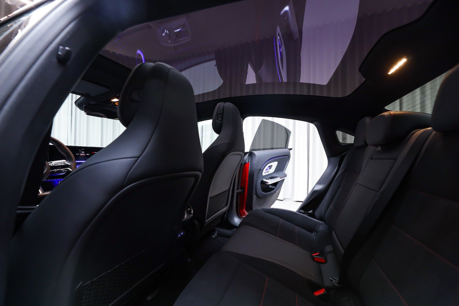 Rød Mercedes CLA250+ fra 2025