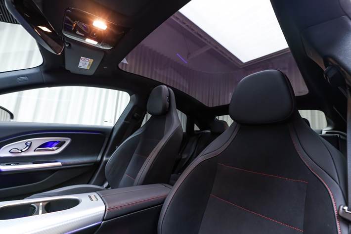 Rød Mercedes CLA250+ fra 2025