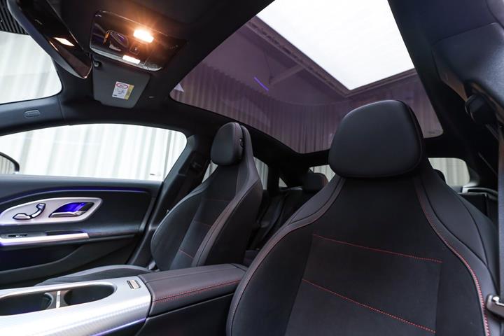 Rød Mercedes CLA250+ fra 2025