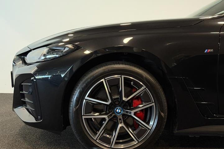 Sort BMW i4 fra 2023