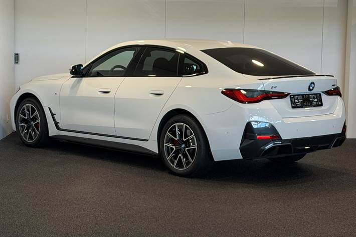 Hvid BMW i4 fra 2023