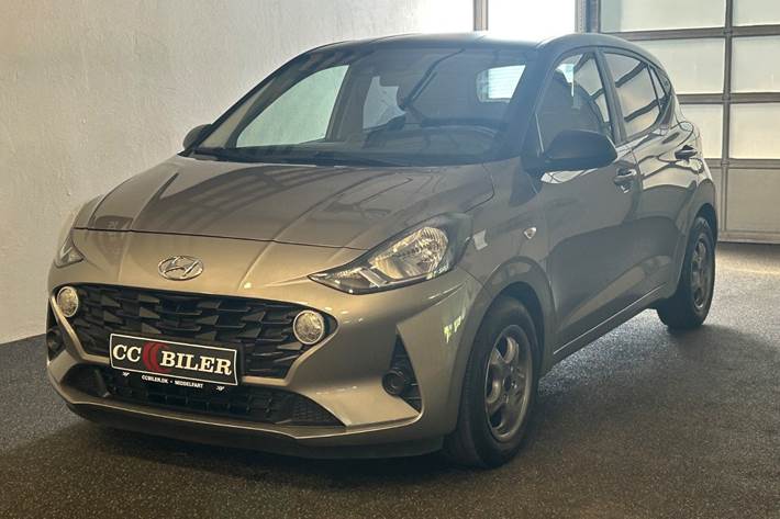 Grå Hyundai i10 fra 2021