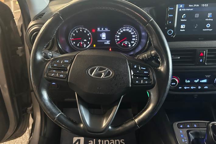 Grå Hyundai i10 fra 2021