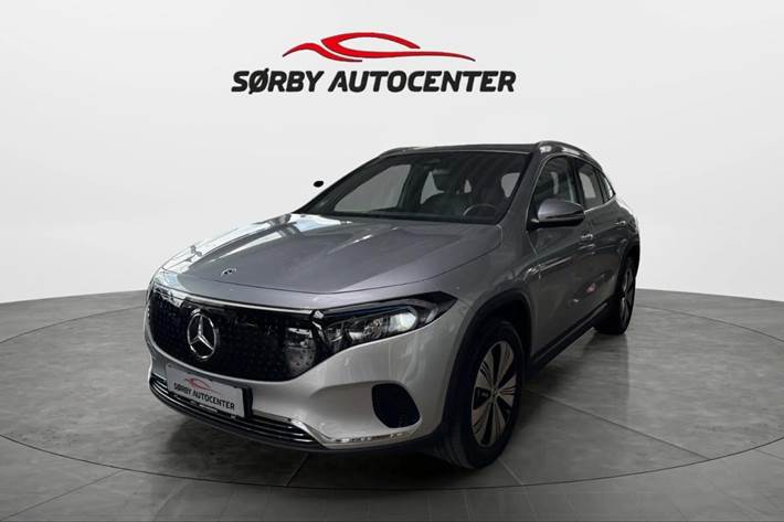 Sølv Mercedes EQA250+ fra 2025 set udefra