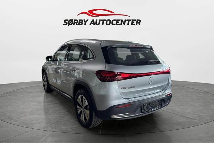 Sølv Mercedes EQA250+ fra 2025