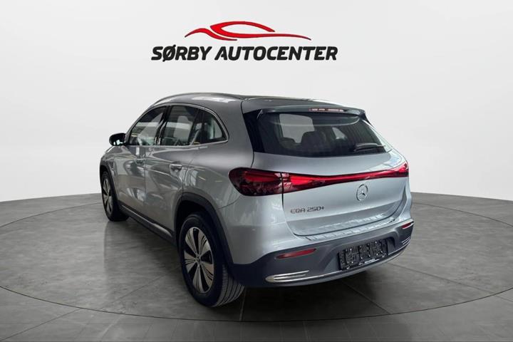 Sølv Mercedes EQA250+ fra 2025