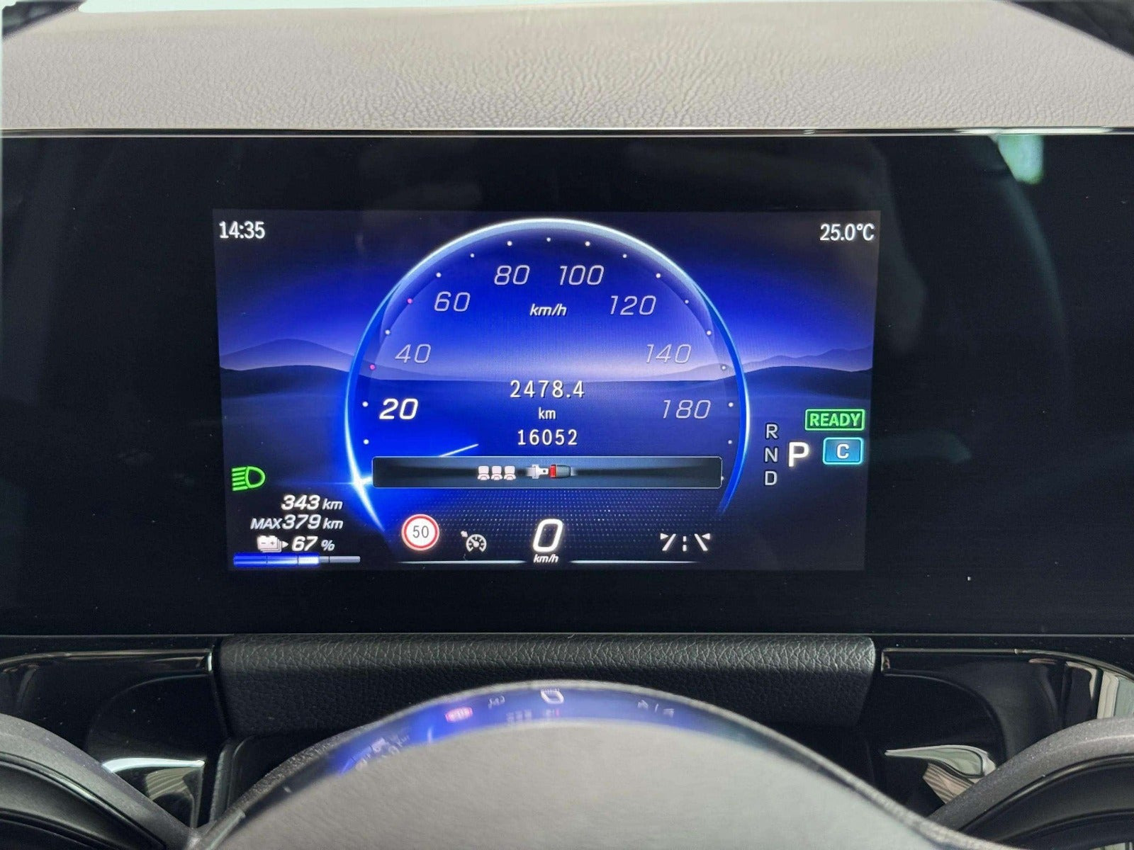 Sølv Mercedes EQA250+ fra 2025