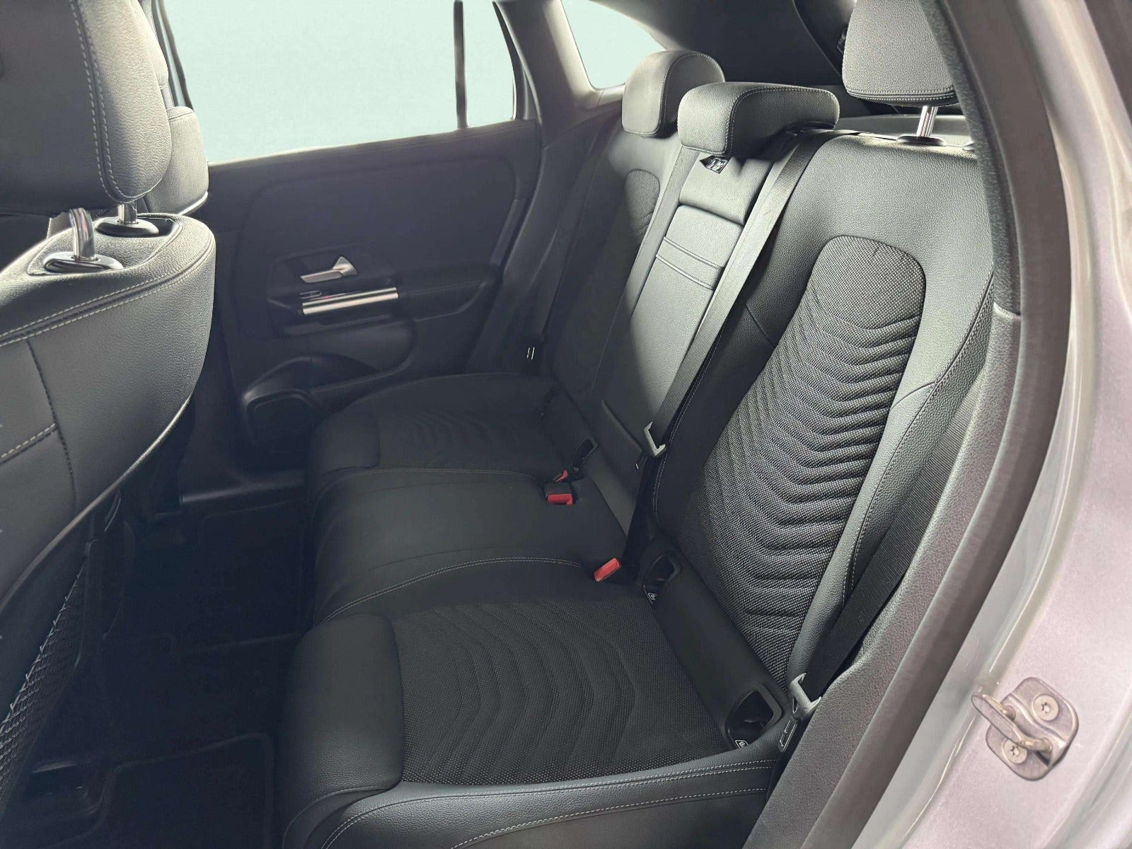 Sølv Mercedes EQA250+ fra 2025