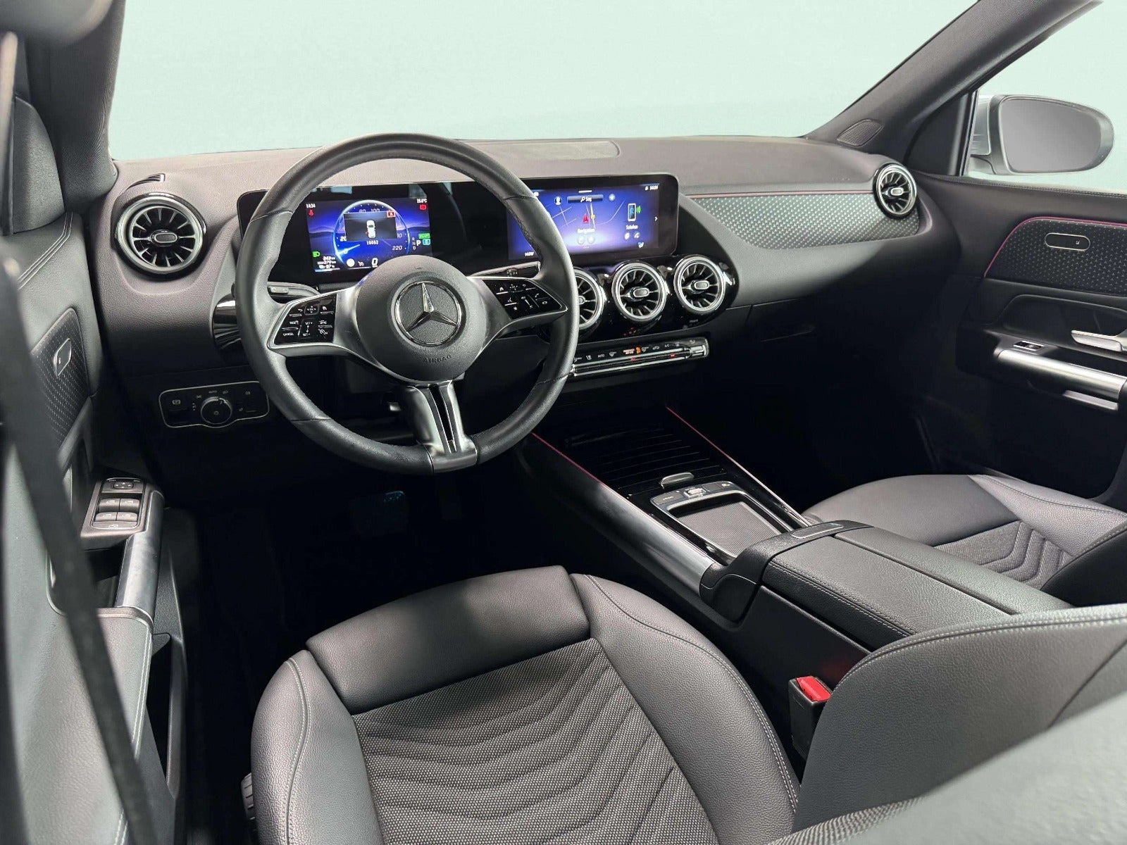 Sølv Mercedes EQA250+ fra 2025
