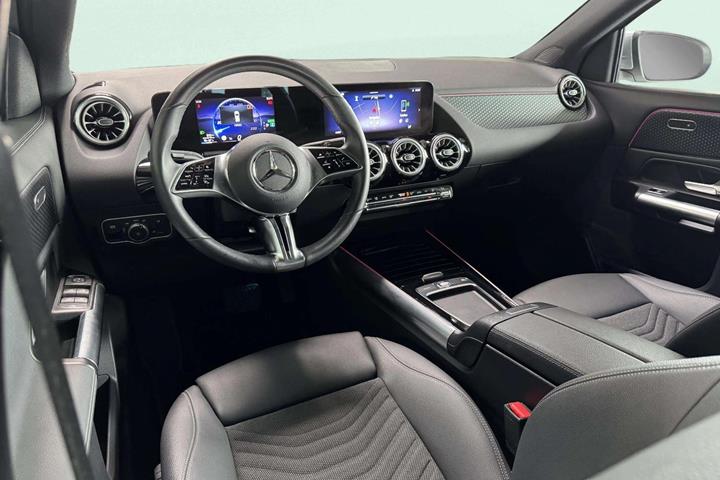 Sølv Mercedes EQA250+ fra 2025