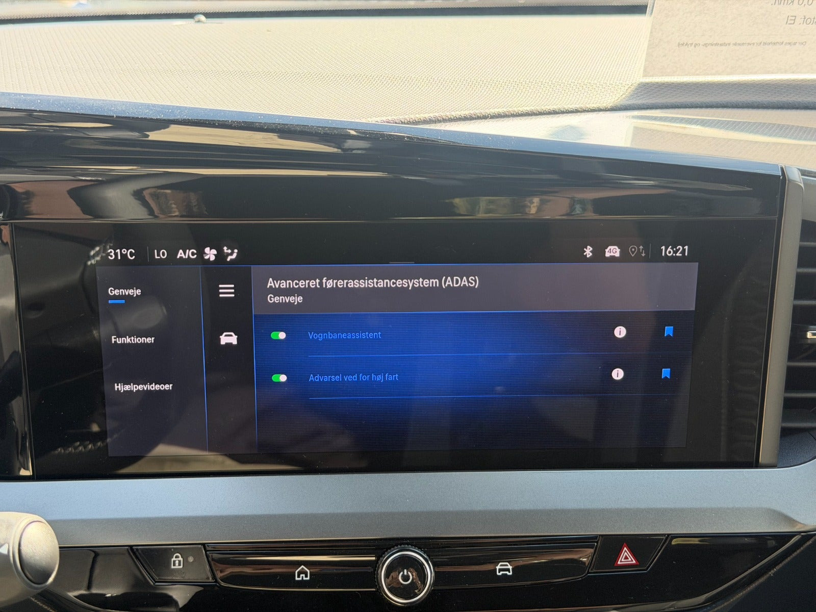 Sølv Opel Mokka-e fra 2025