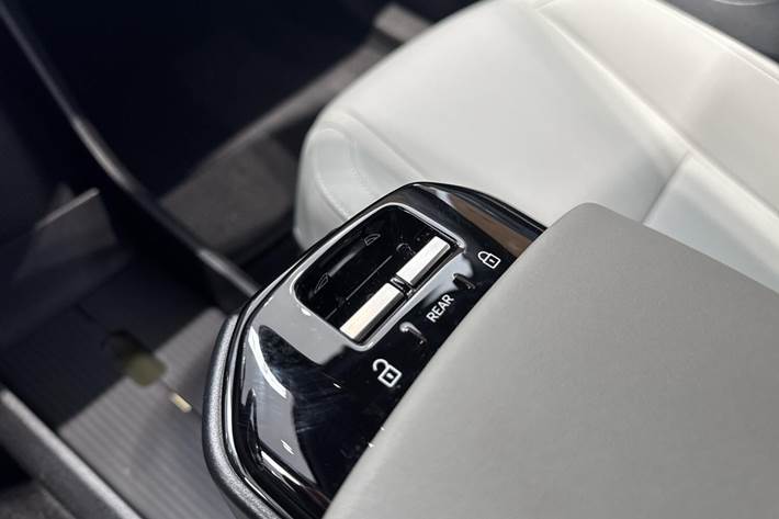 Hvid Volvo EX30 fra 2024
