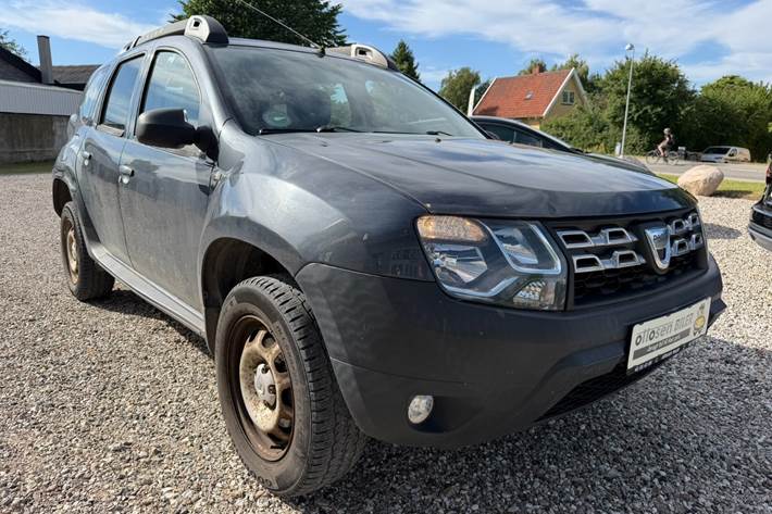Sort Dacia Duster fra 2014