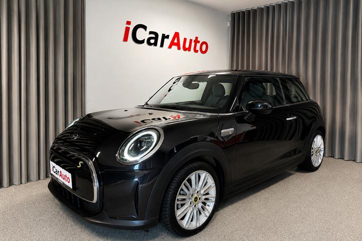 Sort Mini Cooper SE fra 2021 set udefra