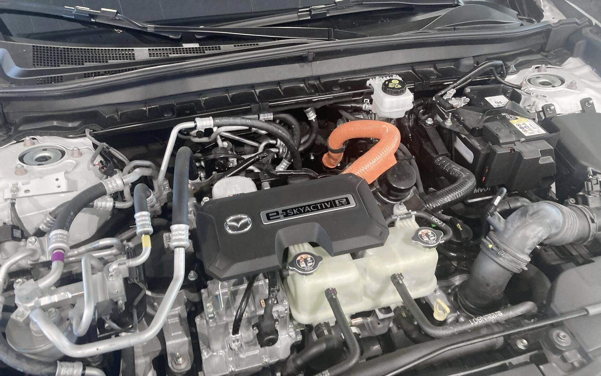 Hvid Mazda MX-30 fra 2025