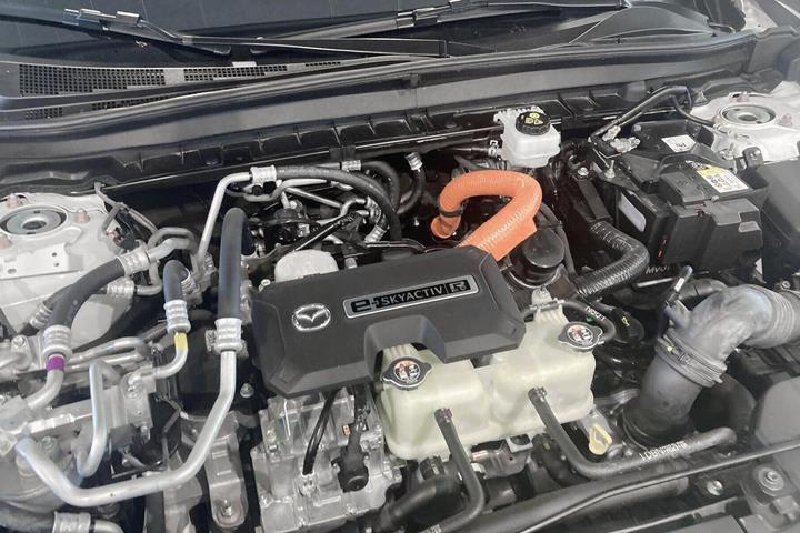 Hvid Mazda MX-30 fra 2025