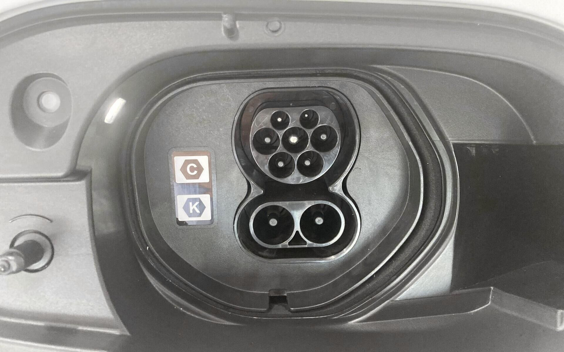 Hvid Mazda MX-30 fra 2025