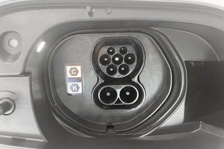 Hvid Mazda MX-30 fra 2025