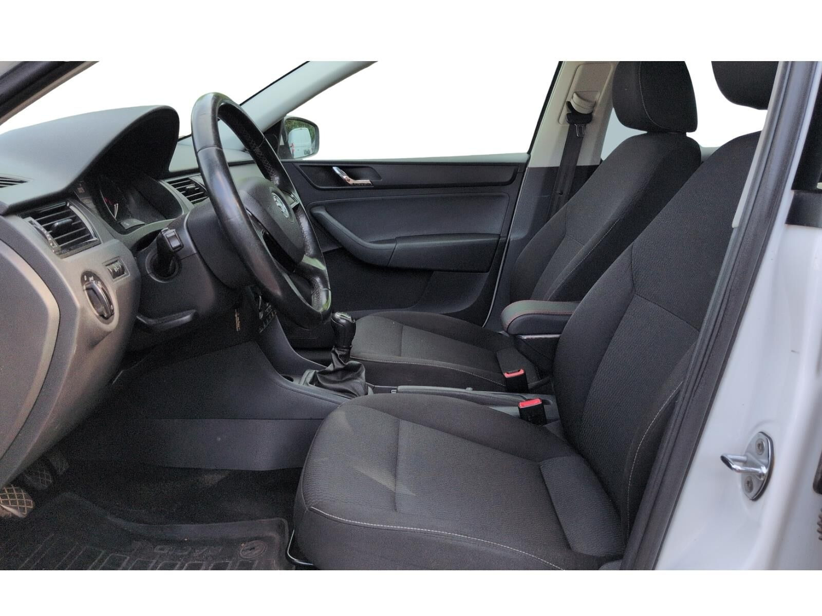 Hvid Skoda Rapid fra 2013
