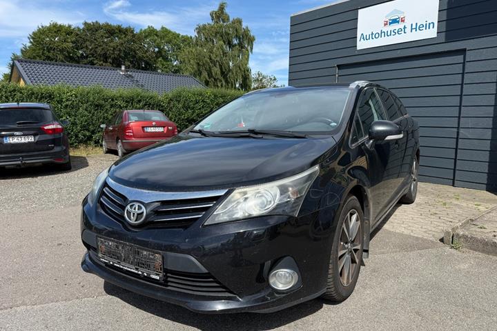 Sort Toyota Avensis fra 2013