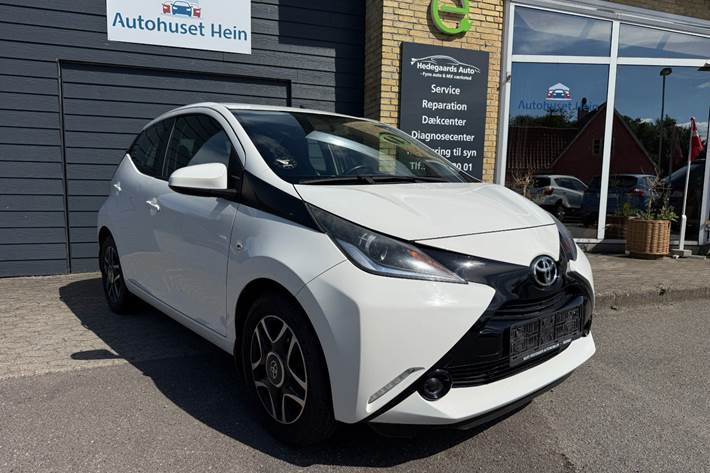 Hvid Toyota Aygo fra 2015