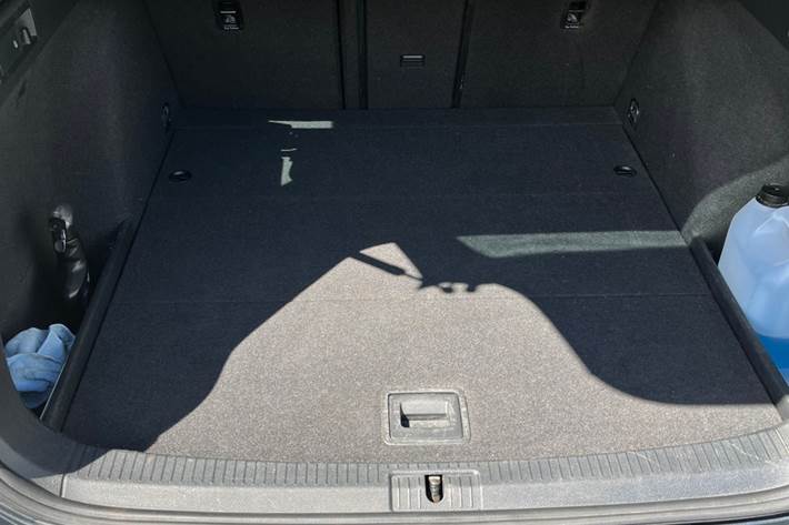 Grå VW Golf VII fra 2019