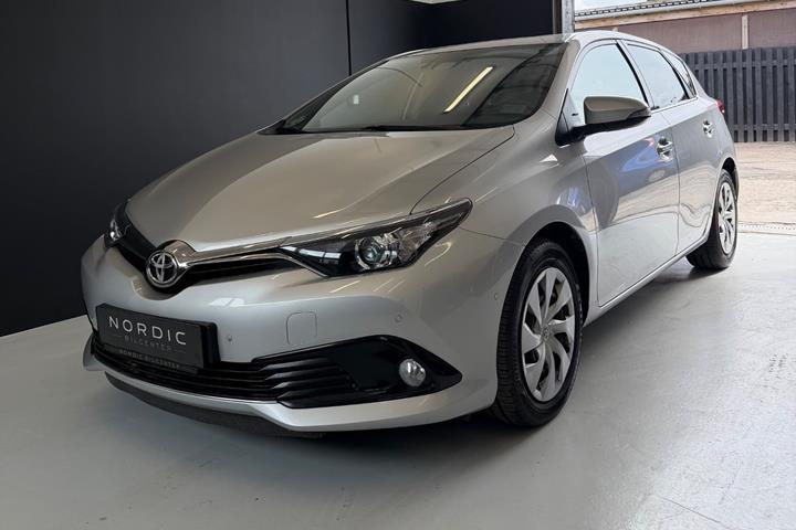 undefined Toyota Auris fra 2016 set udefra
