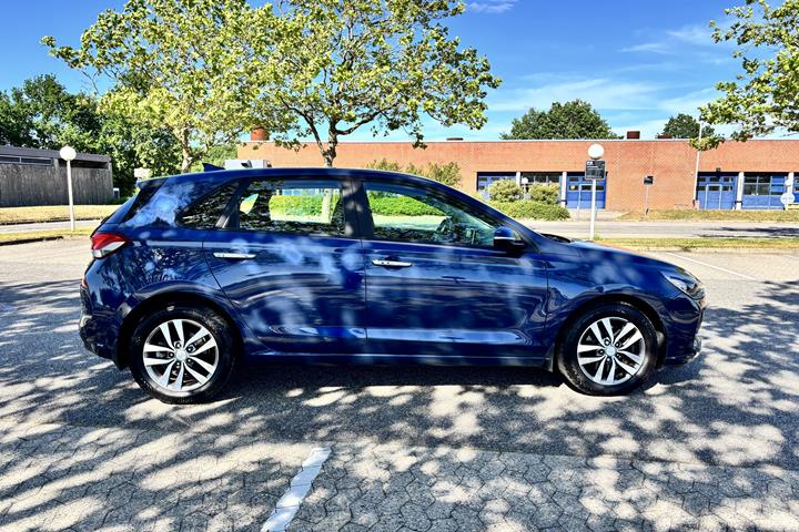 Blå Hyundai i30 fra 2018