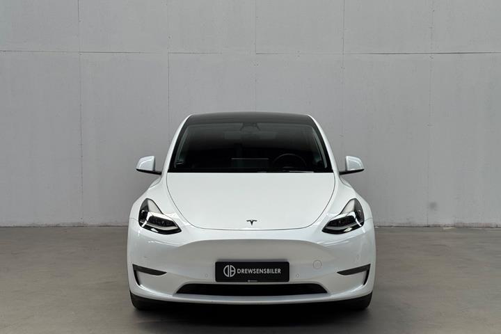 Hvid Tesla Model Y fra 2022