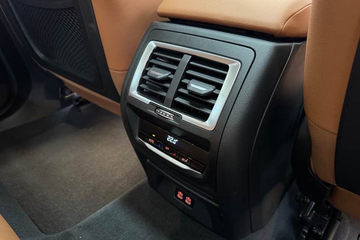 Blå BMW iX3 fra 2022