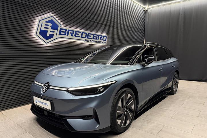 Blå VW ID.7 fra 2025 set udefra
