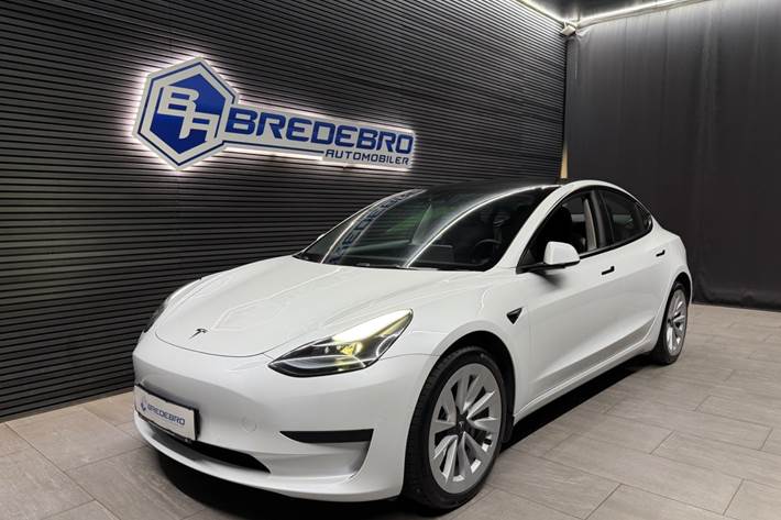 Hvid Tesla Model 3 fra 2022