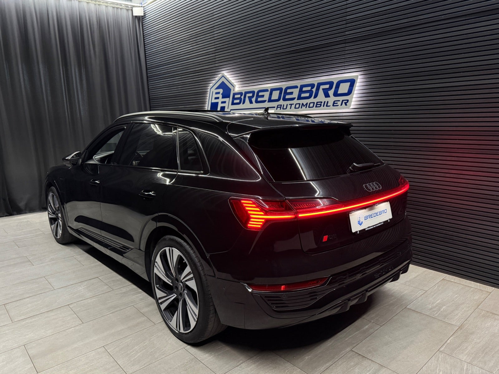 Sort Audi Q8 e-tron fra 2024